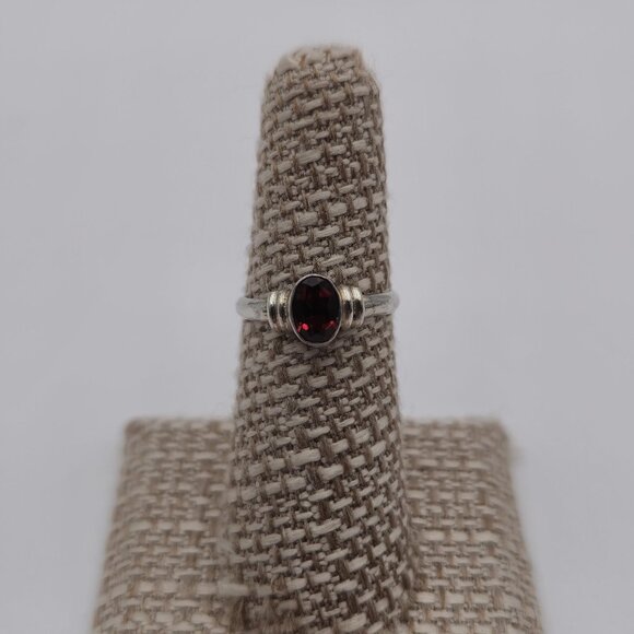 Jewelry - Size 6.25 Sterling Silver Oval Red Garnet Gem Band Ring A2735